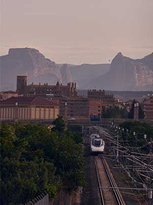 tren saliendo de Huesca